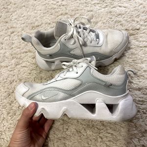 WOMENS NIKE RYZ 365 2 WHITE